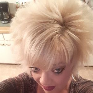 Meet your Posher, Laura